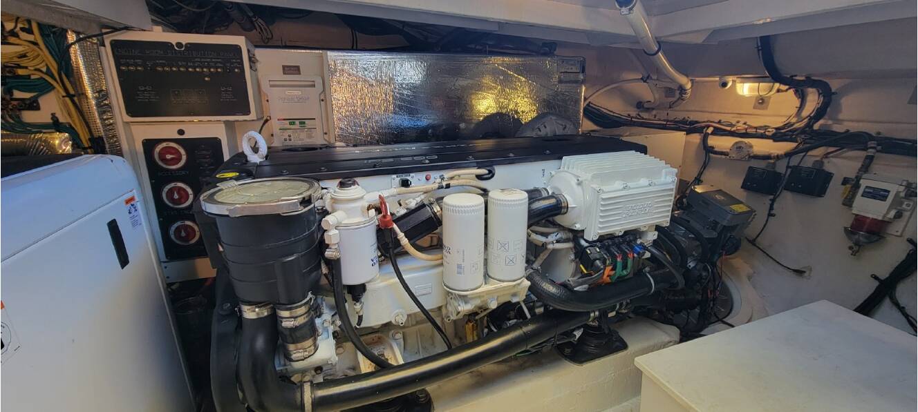 A photo of this 2015 Cruisers Yachts 41 CANTIUS