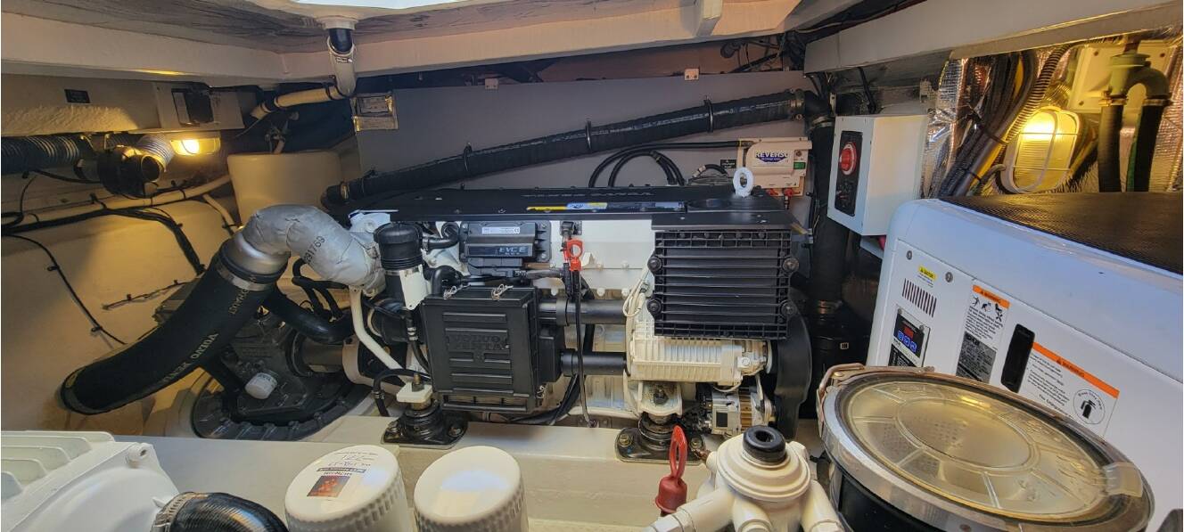 A photo of this 2015 Cruisers Yachts 41 CANTIUS