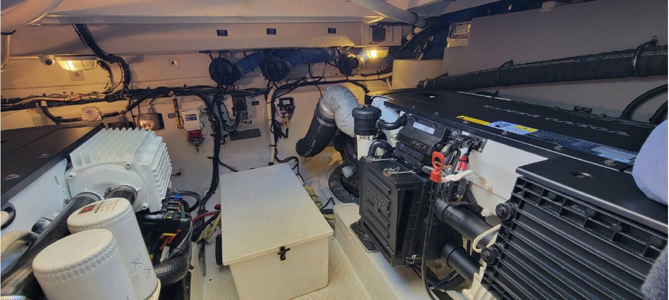 A photo of this 2015 Cruisers Yachts 41 CANTIUS
