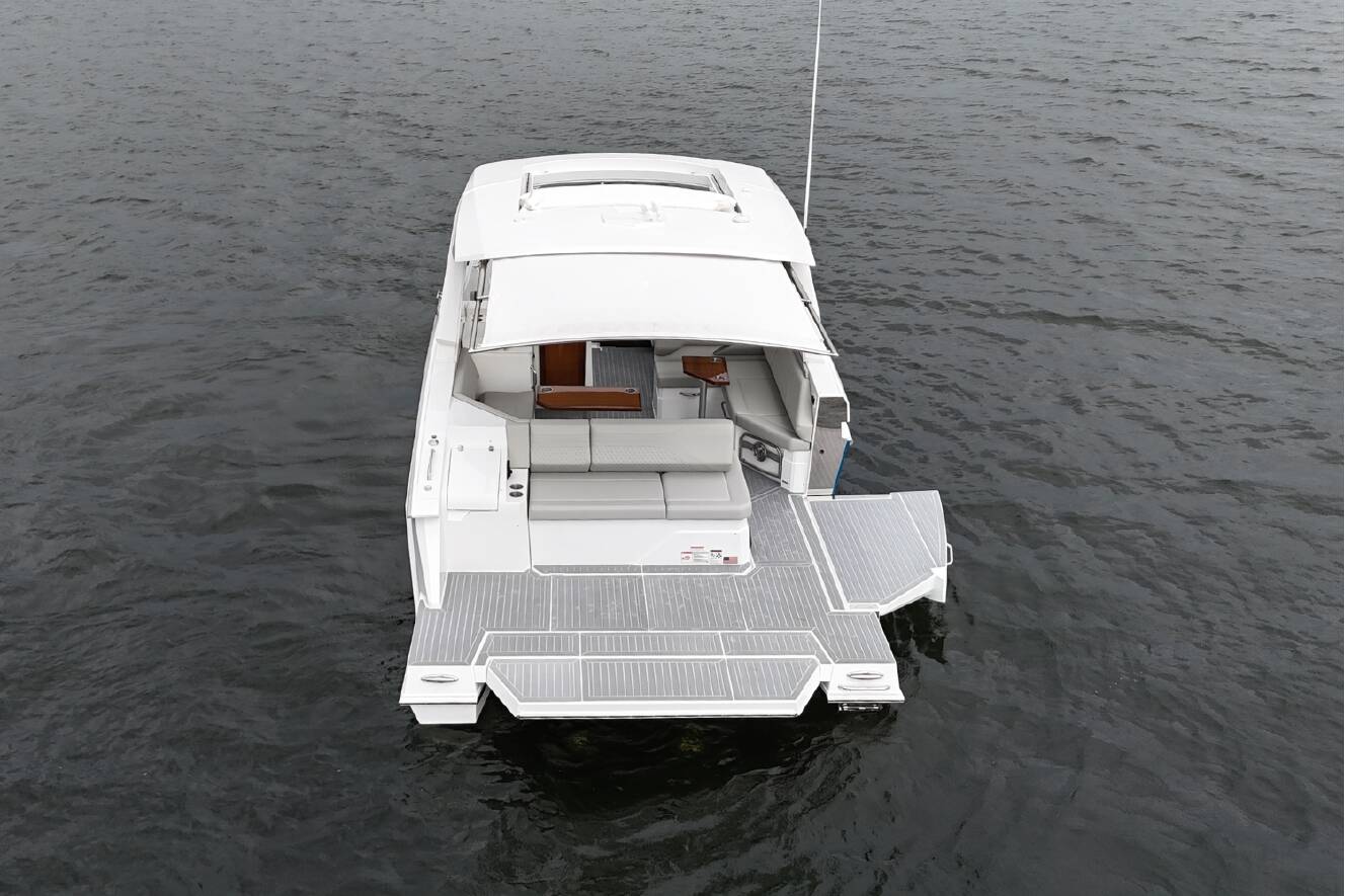 A photo of this 2026 Cruisers Yachts 38 GLS