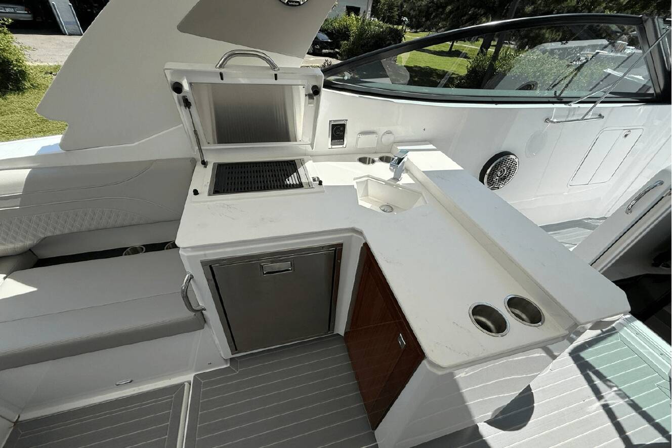 A photo of this 2026 Cruisers Yachts 38 GLS