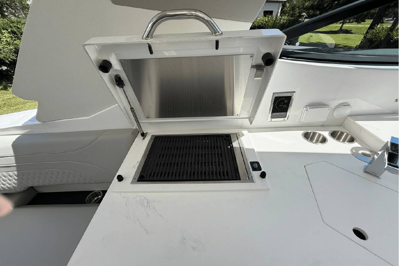 A photo of this 2026 Cruisers Yachts 38 GLS