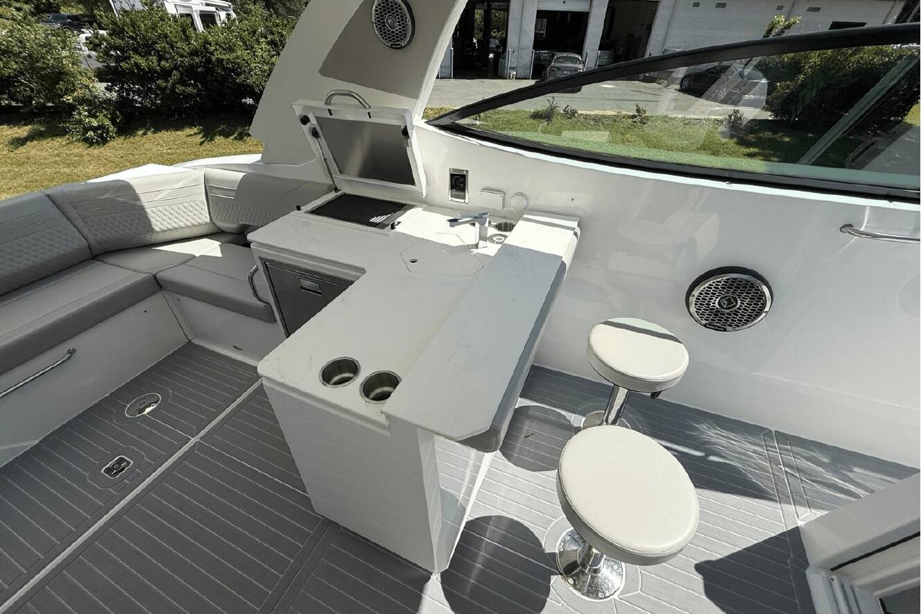 A photo of this 2026 Cruisers Yachts 38 GLS