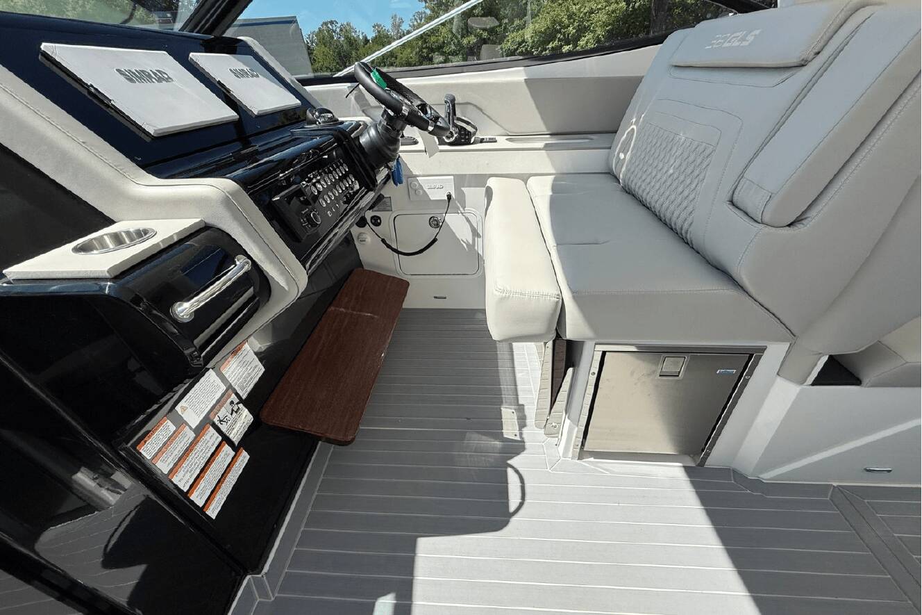 A photo of this 2026 Cruisers Yachts 38 GLS