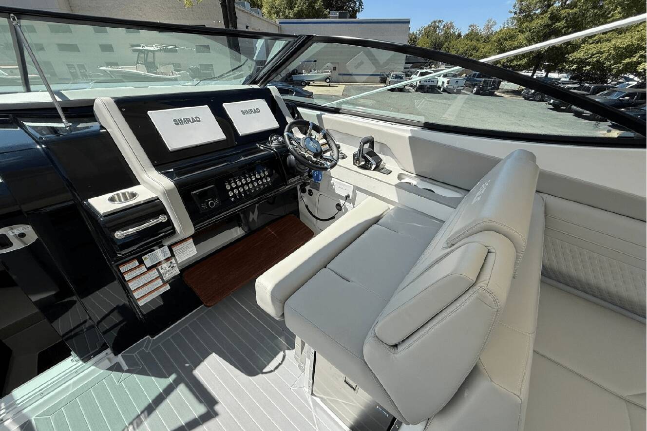 A photo of this 2026 Cruisers Yachts 38 GLS