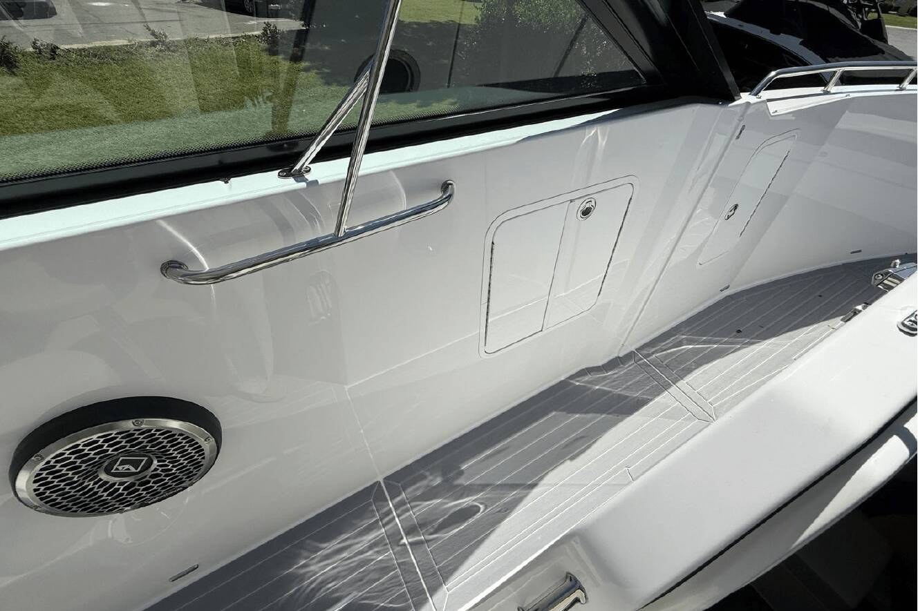 A photo of this 2026 Cruisers Yachts 38 GLS