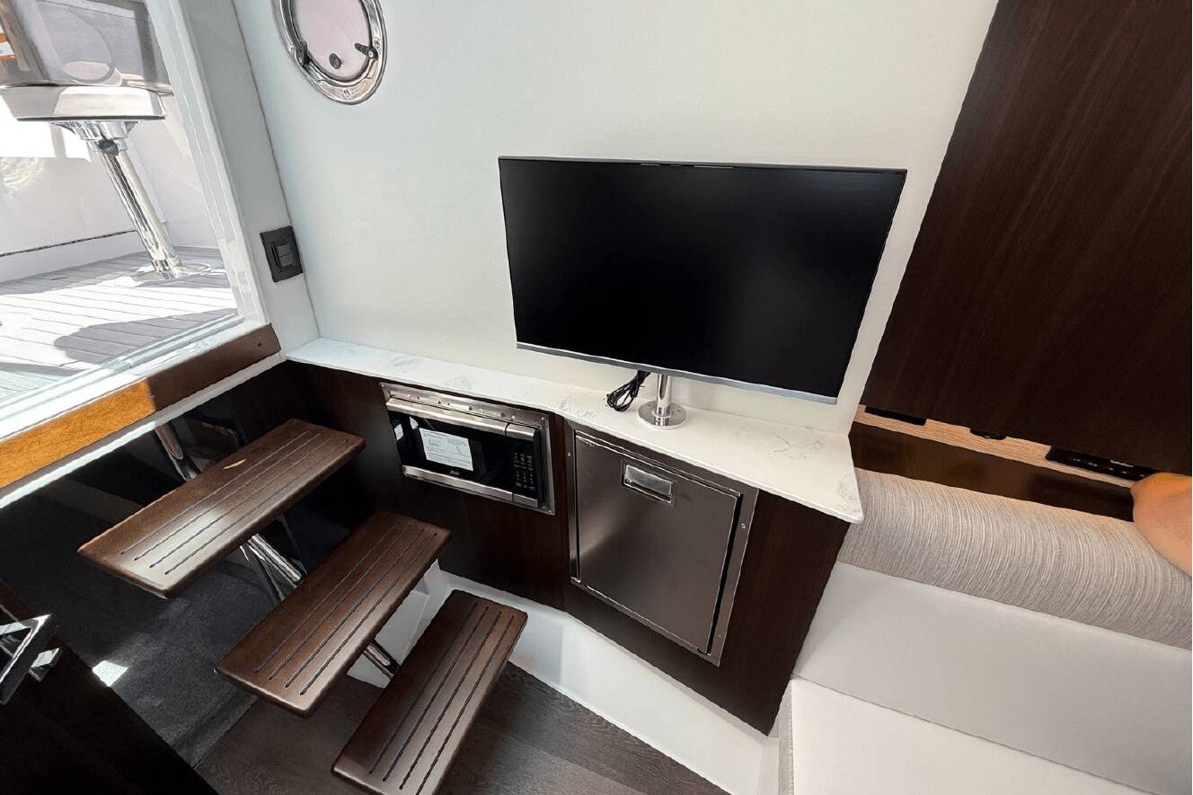 A photo of this 2026 Cruisers Yachts 38 GLS