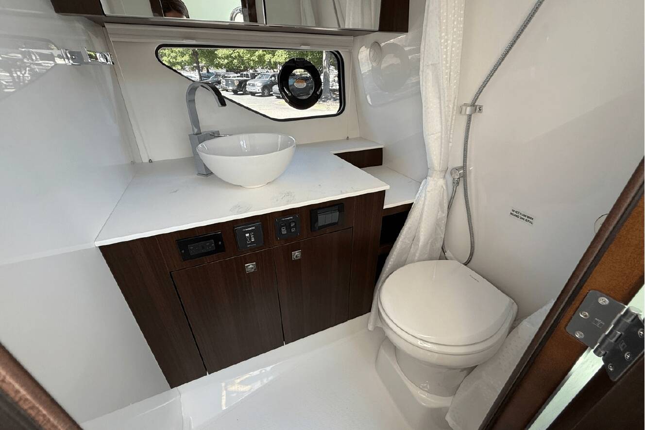 A photo of this 2026 Cruisers Yachts 38 GLS