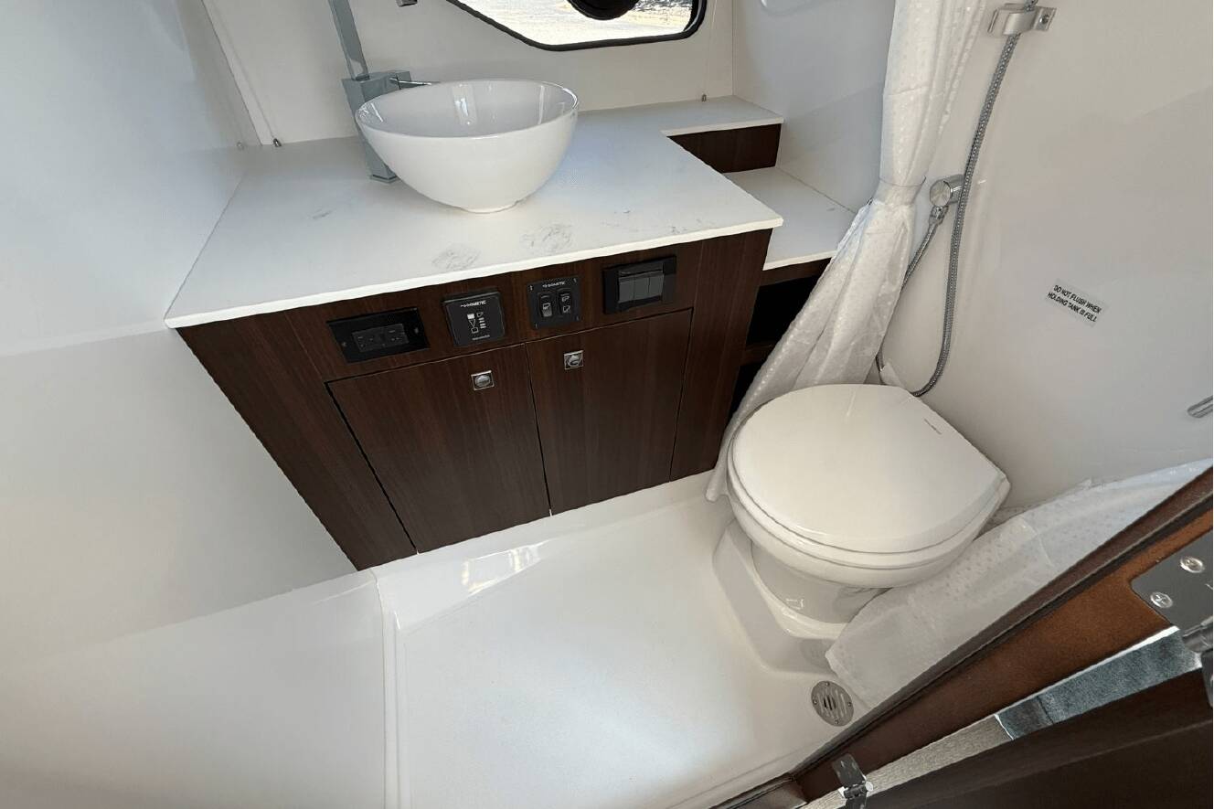A photo of this 2026 Cruisers Yachts 38 GLS