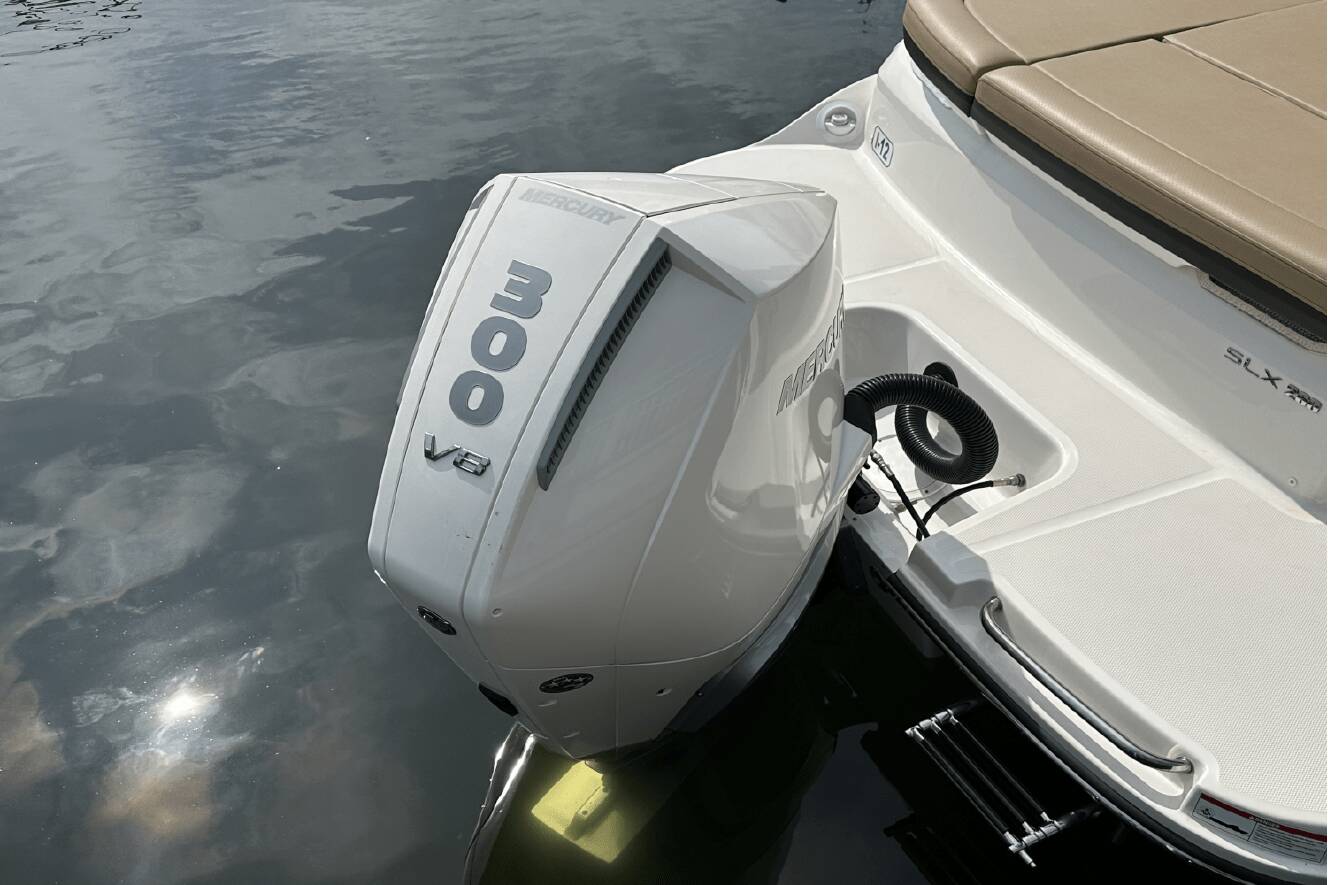 A photo of this 2024 Sea Ray SLX 260 Outboard