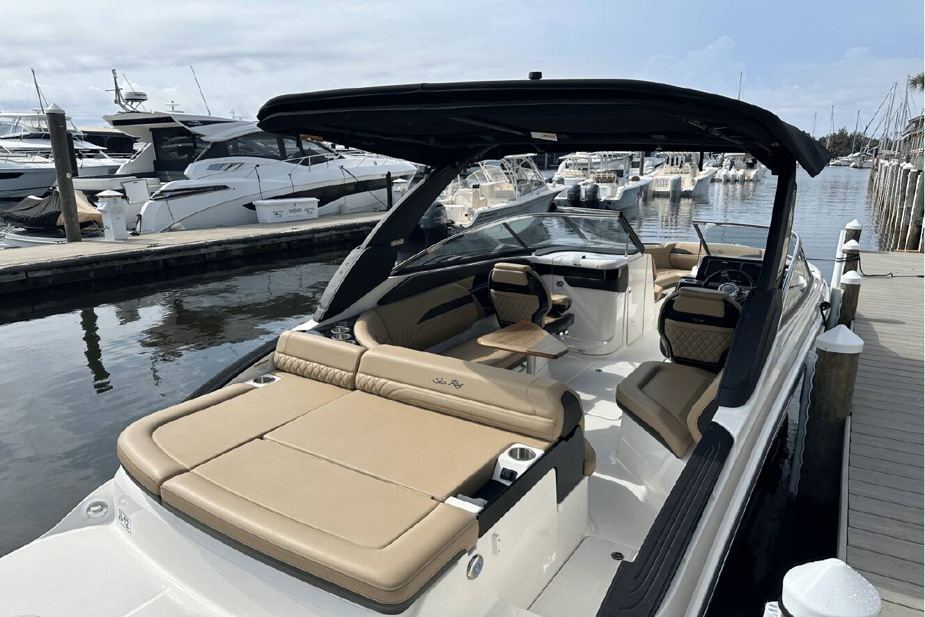 A photo of this 2024 Sea Ray SLX 260 Outboard