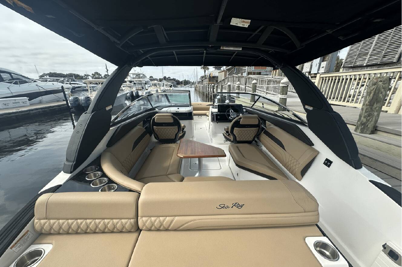 A photo of this 2024 Sea Ray SLX 260 Outboard