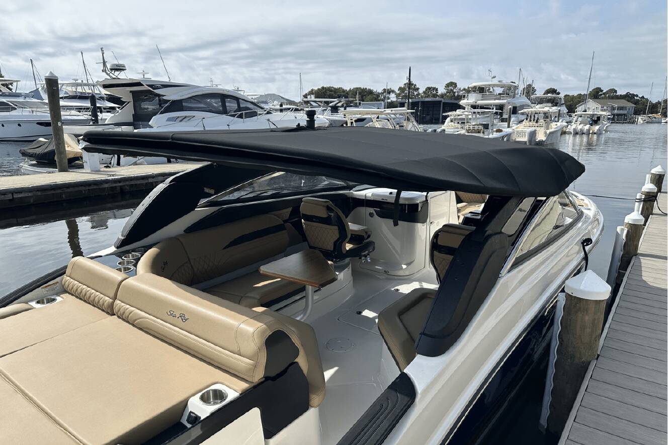 A photo of this 2024 Sea Ray SLX 260 Outboard