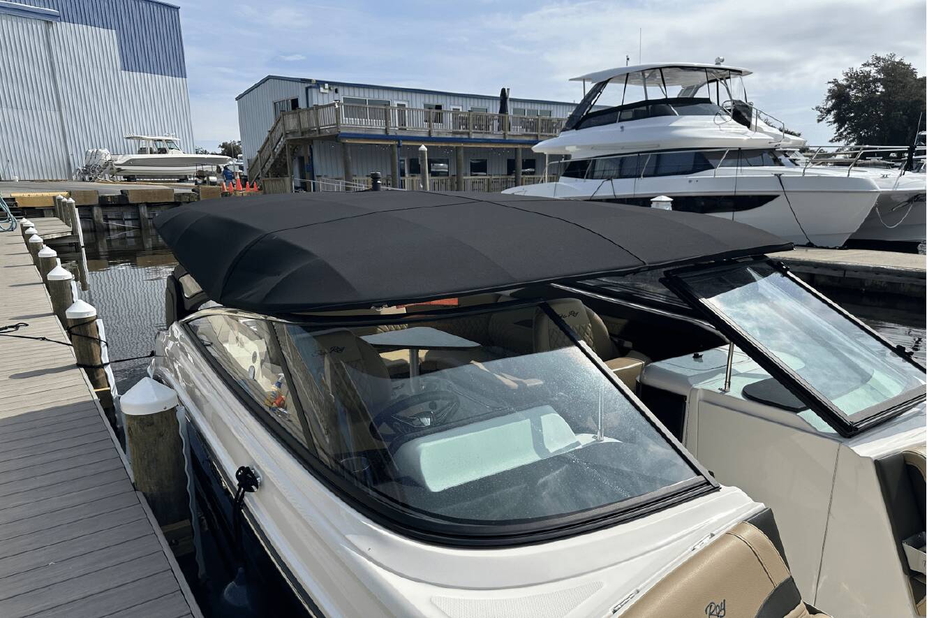 A photo of this 2024 Sea Ray SLX 260 Outboard