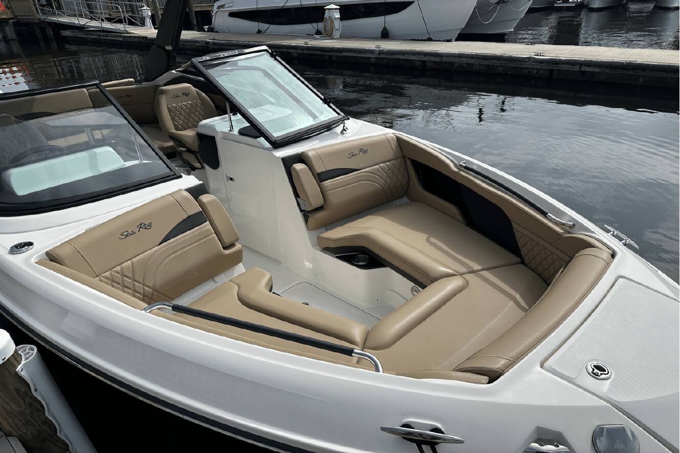 A photo of this 2024 Sea Ray SLX 260 Outboard