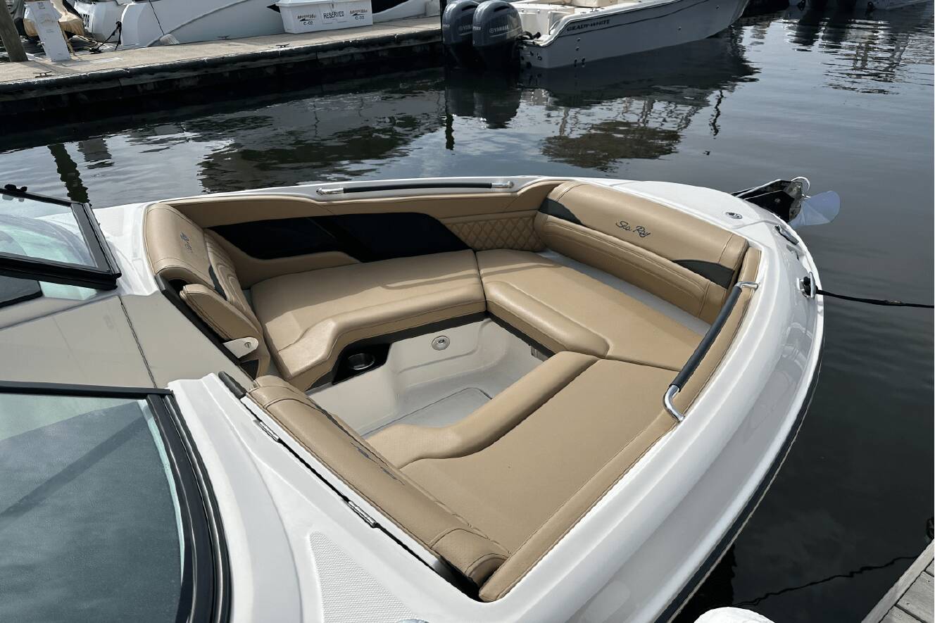 A photo of this 2024 Sea Ray SLX 260 Outboard