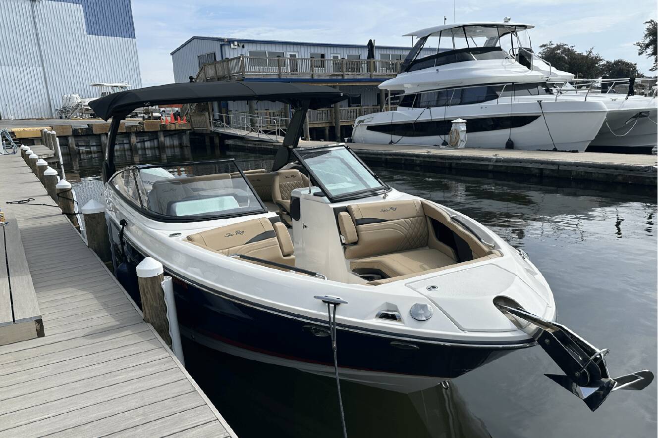 A photo of this 2024 Sea Ray SLX 260 Outboard