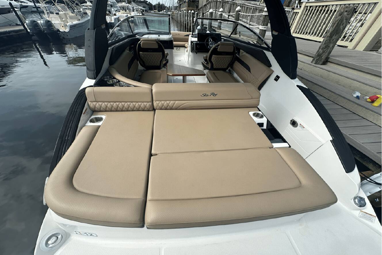 A photo of this 2024 Sea Ray SLX 260 Outboard