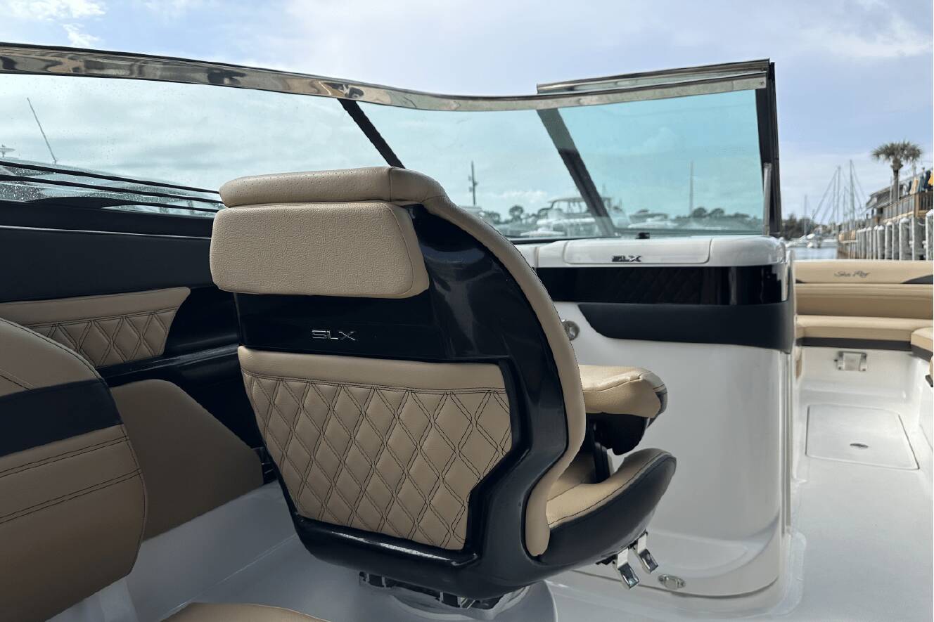 A photo of this 2024 Sea Ray SLX 260 Outboard