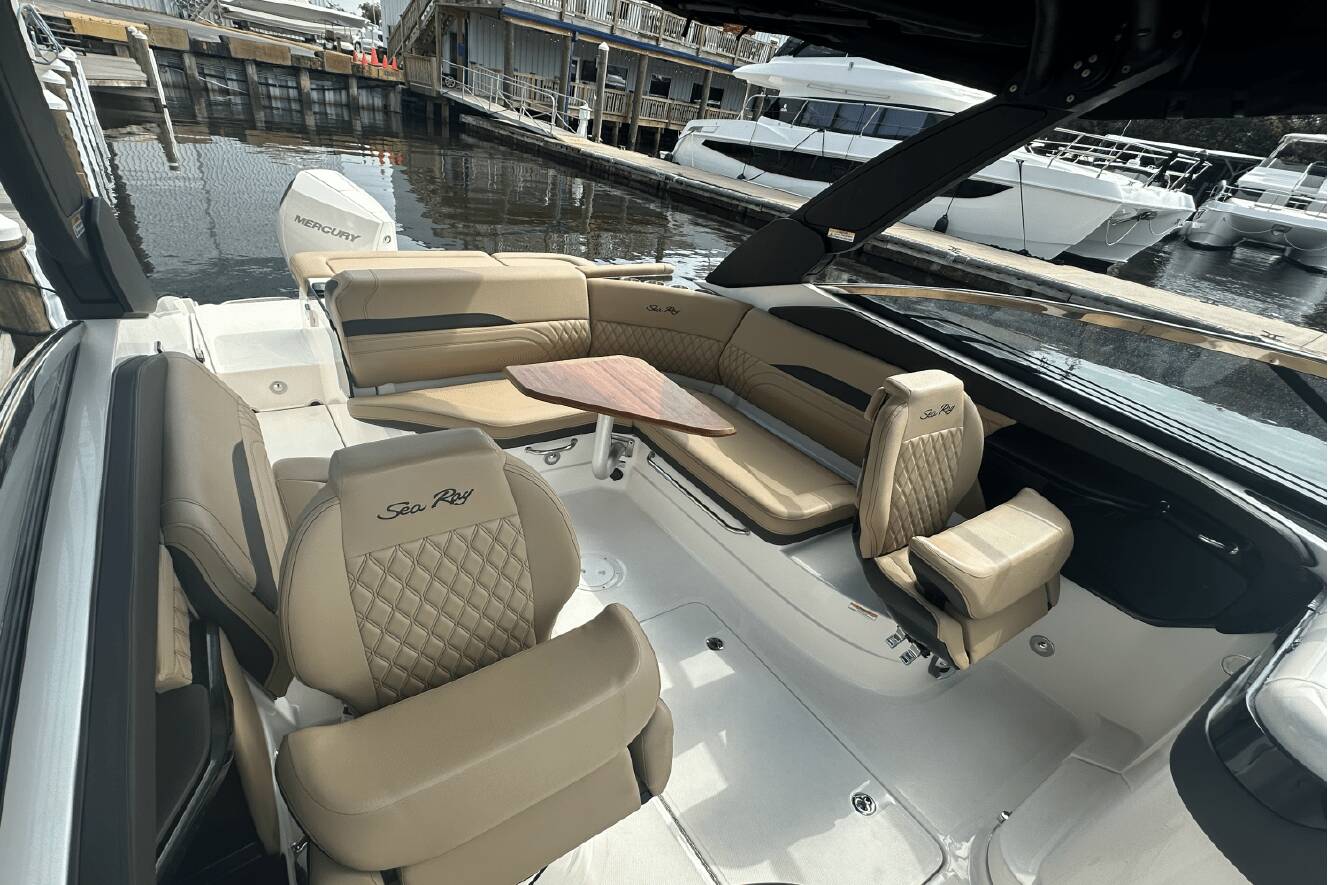 A photo of this 2024 Sea Ray SLX 260 Outboard