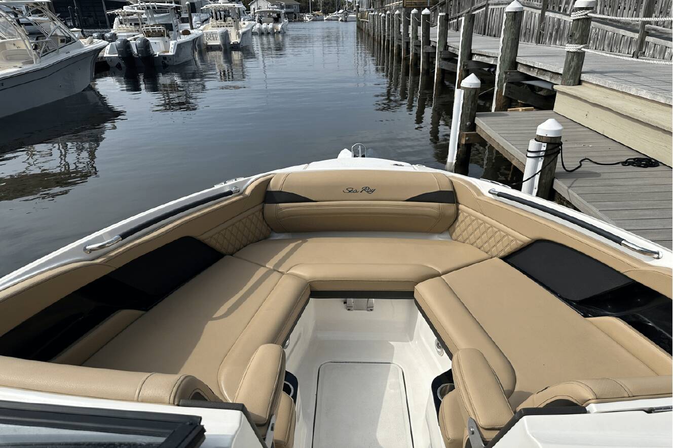 A photo of this 2024 Sea Ray SLX 260 Outboard