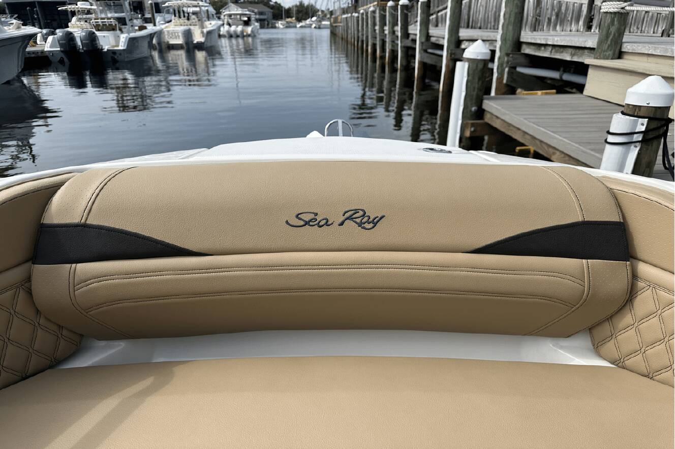 A photo of this 2024 Sea Ray SLX 260 Outboard