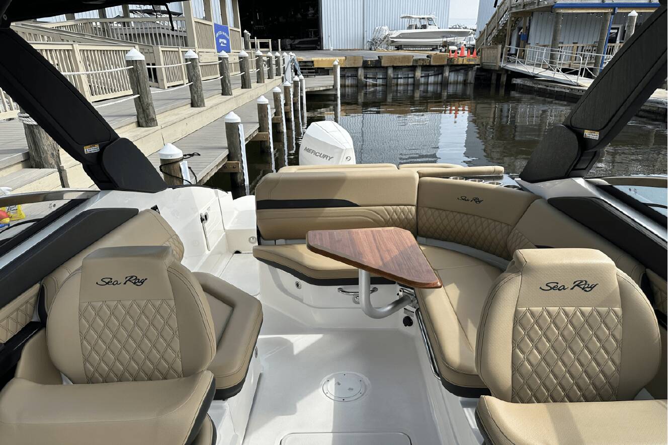 A photo of this 2024 Sea Ray SLX 260 Outboard