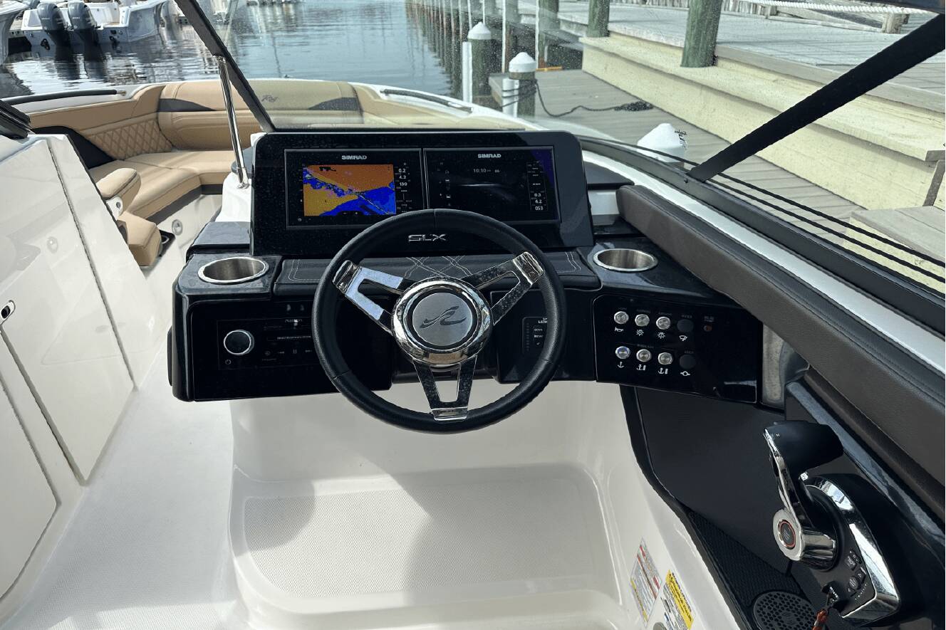 A photo of this 2024 Sea Ray SLX 260 Outboard