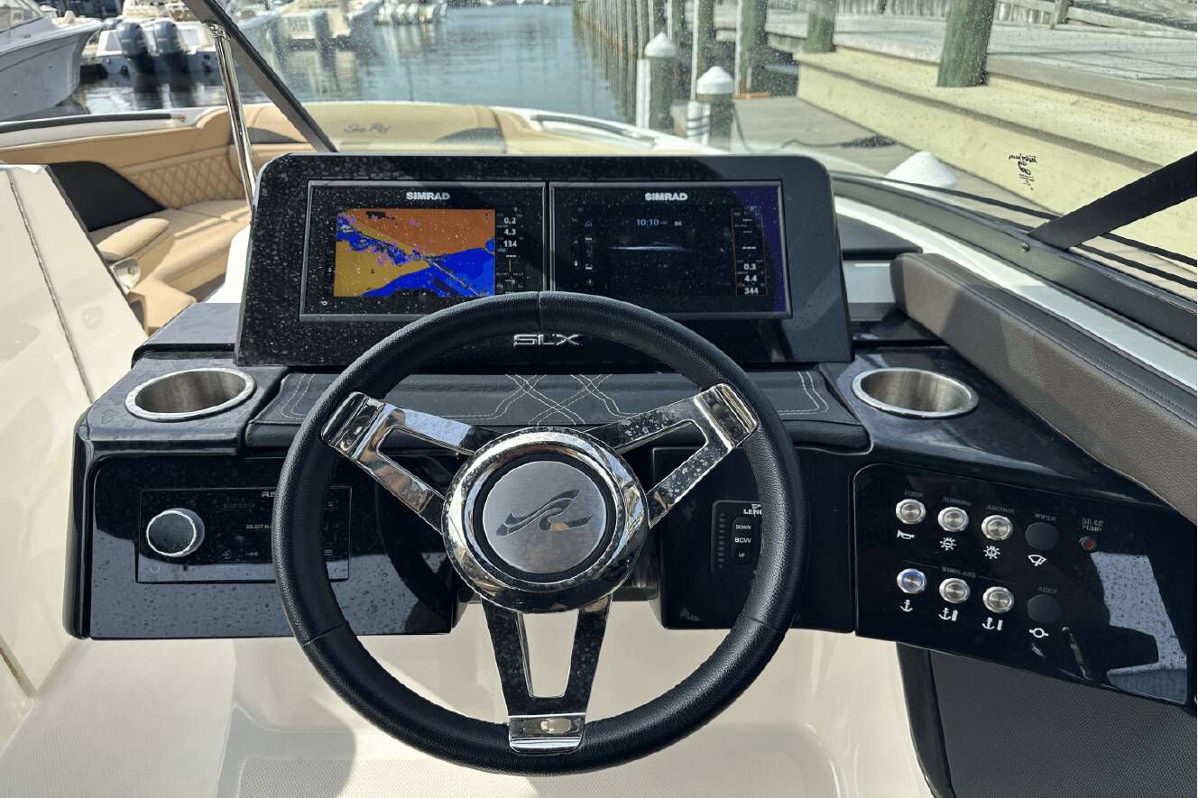 A photo of this 2024 Sea Ray SLX 260 Outboard