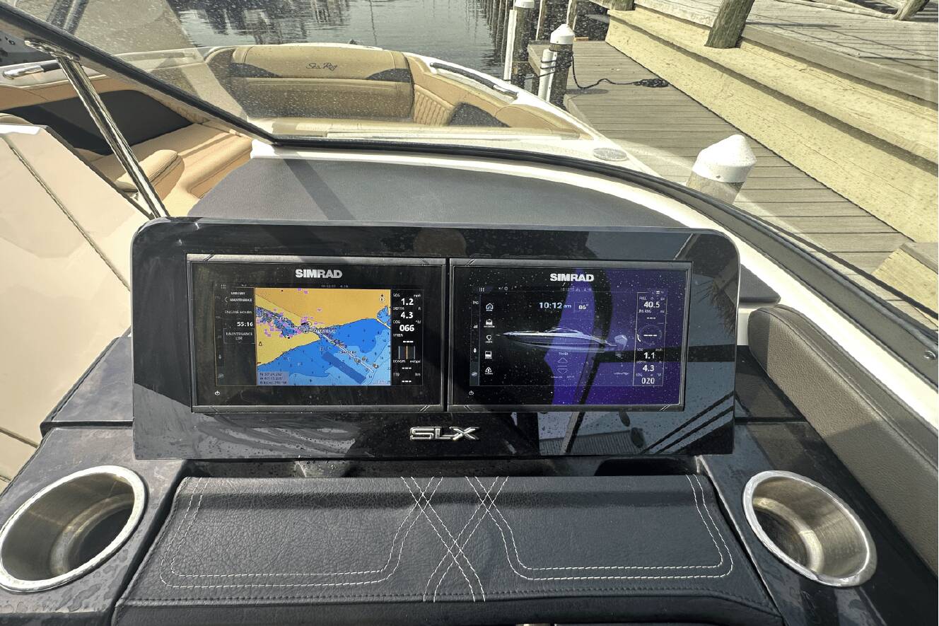 A photo of this 2024 Sea Ray SLX 260 Outboard