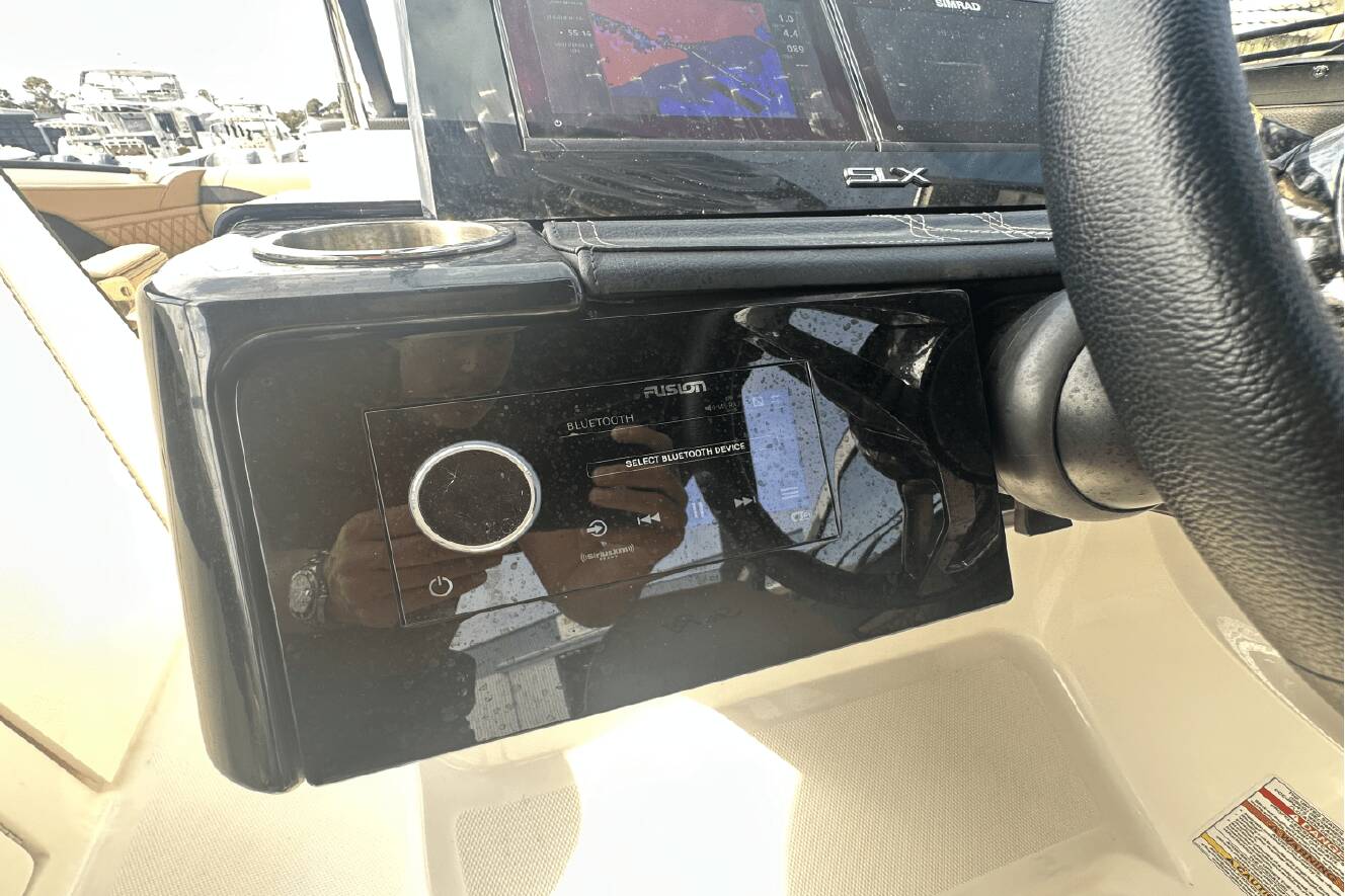 A photo of this 2024 Sea Ray SLX 260 Outboard