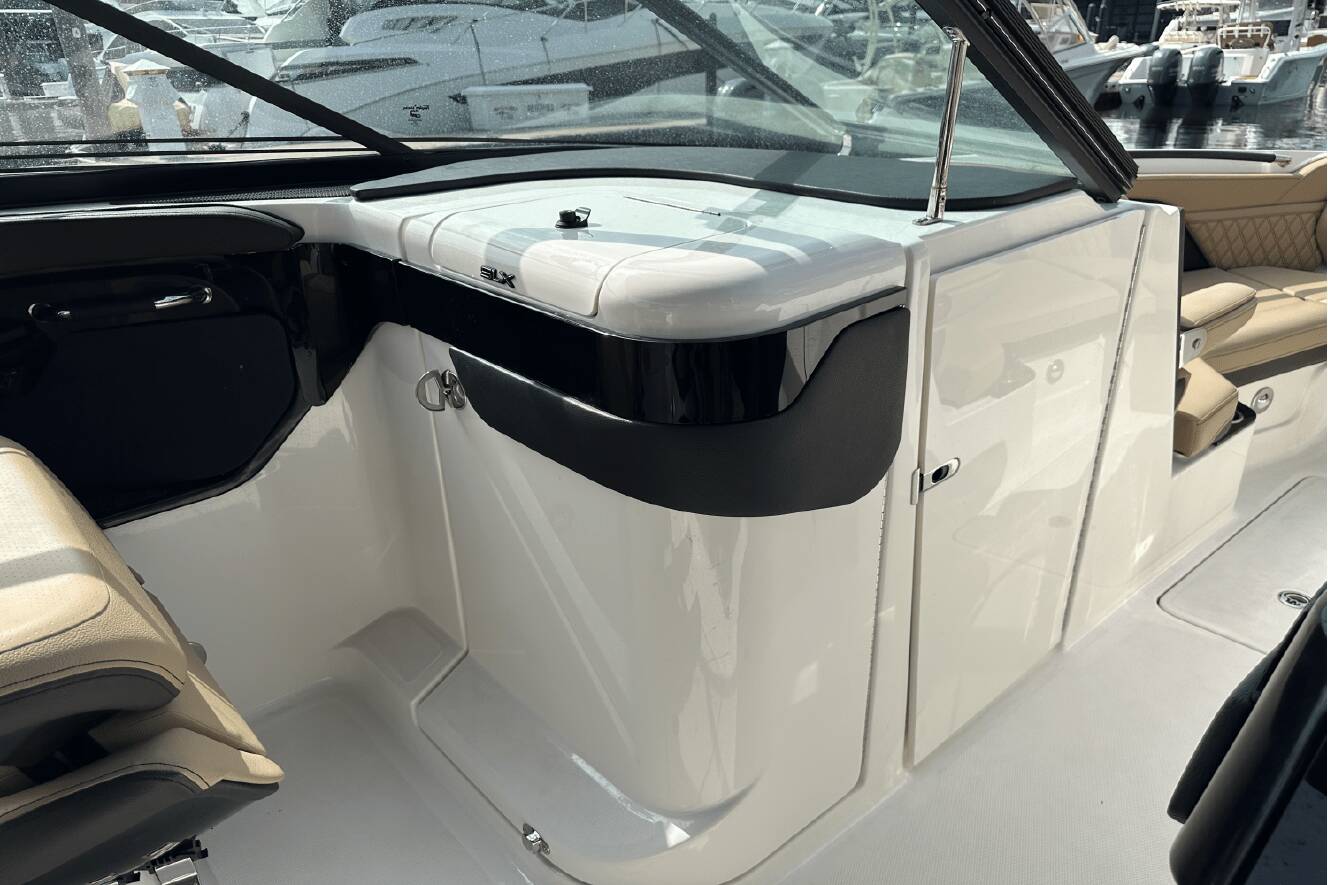 A photo of this 2024 Sea Ray SLX 260 Outboard