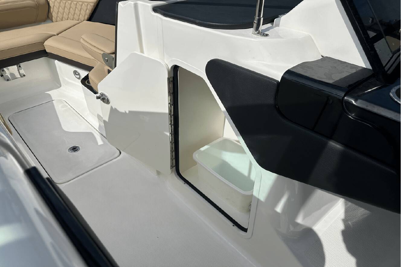 A photo of this 2024 Sea Ray SLX 260 Outboard
