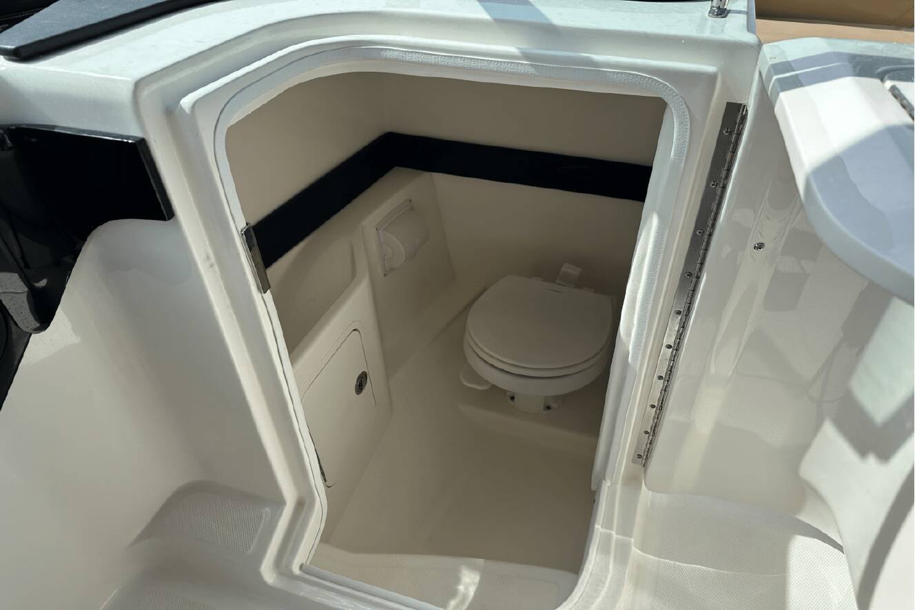 A photo of this 2024 Sea Ray SLX 260 Outboard
