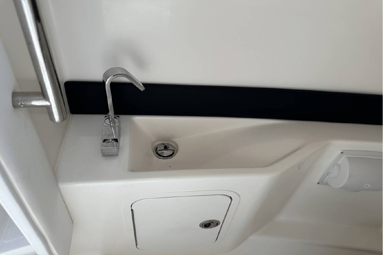 A photo of this 2024 Sea Ray SLX 260 Outboard