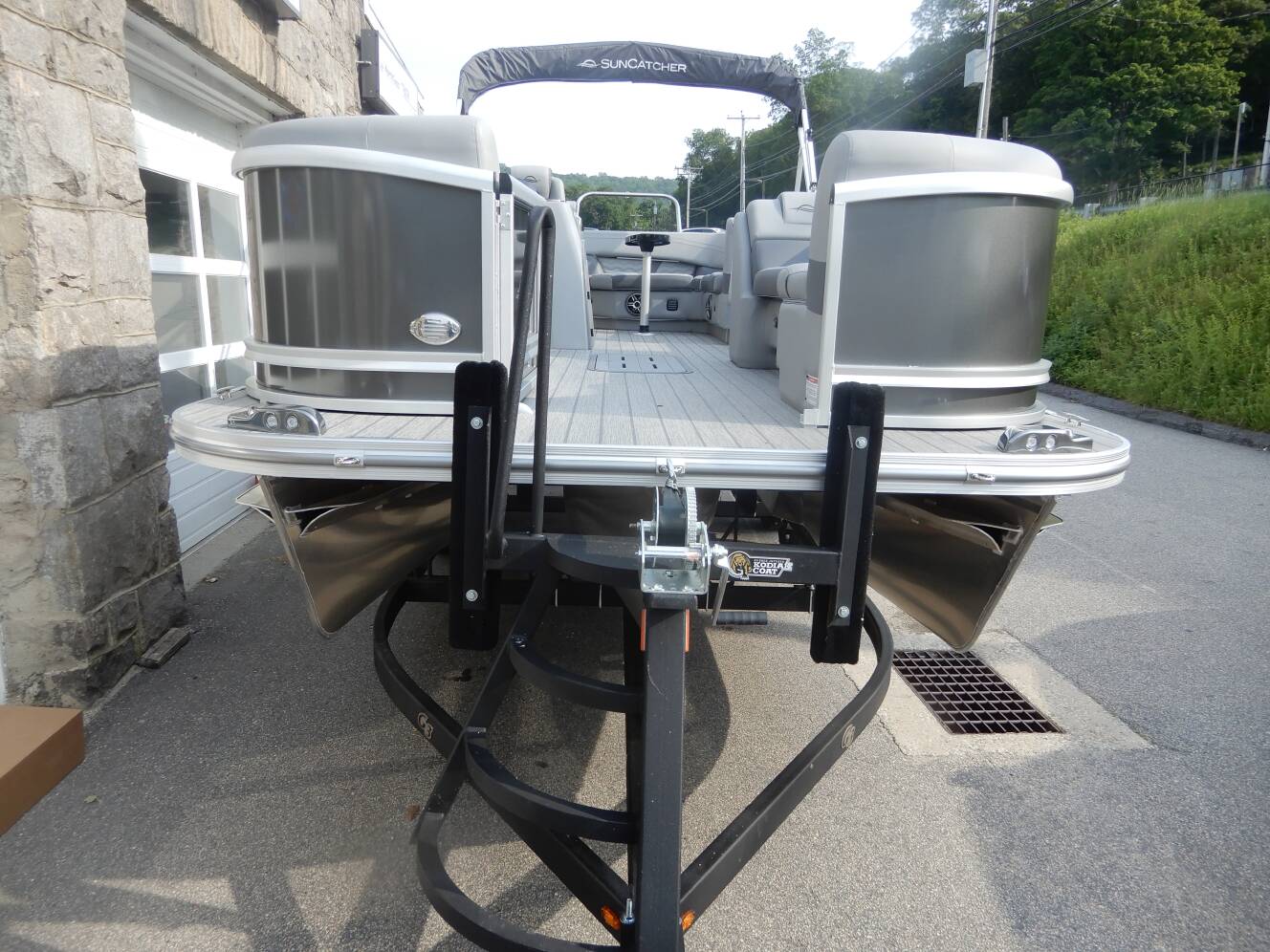 A photo of this 2025 Suncatcher FUSION 322C