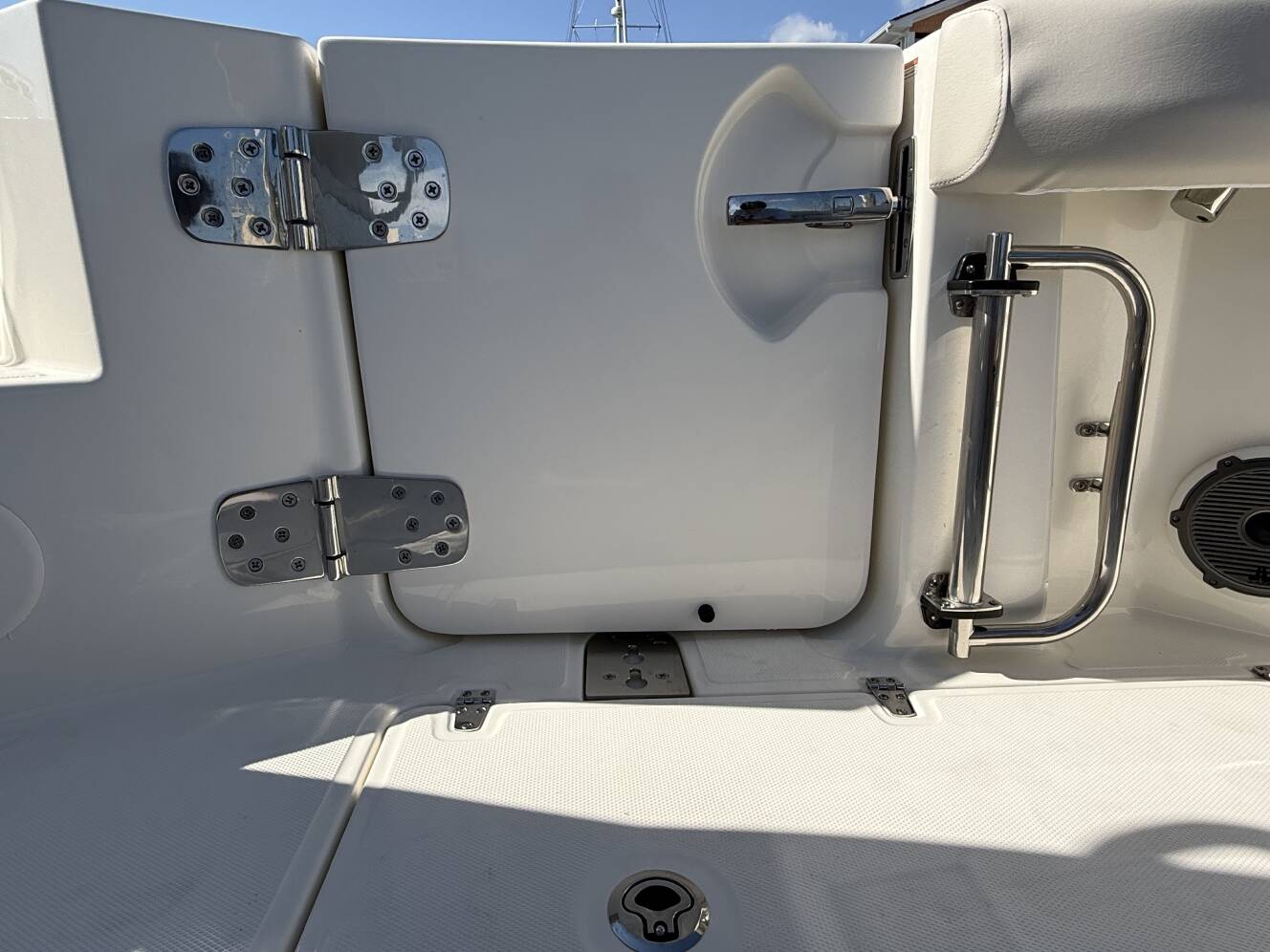 A photo of this 2026 Boston Whaler 325 Conquest
