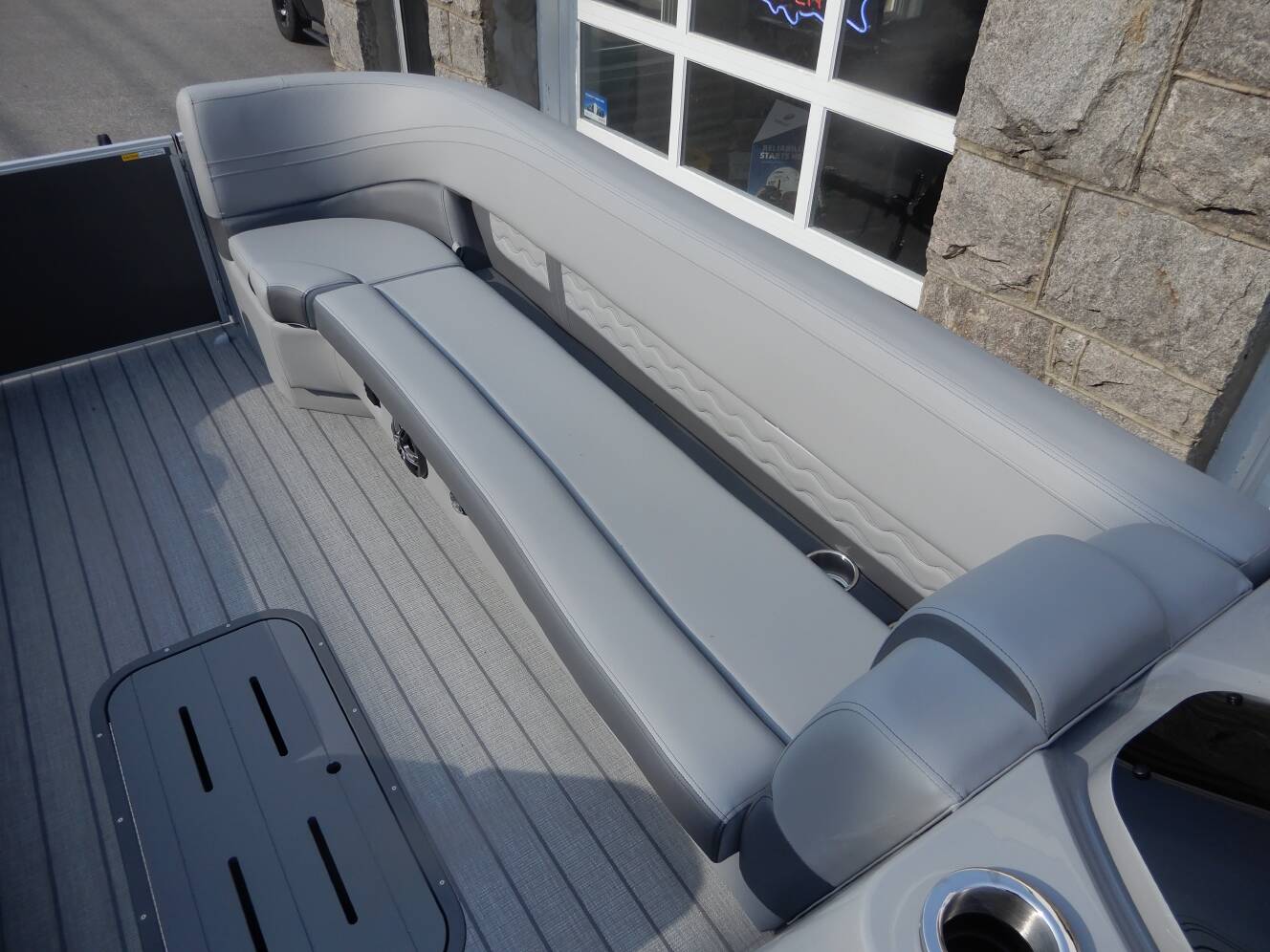 A photo of this 2025 Suncatcher FUSION 322C