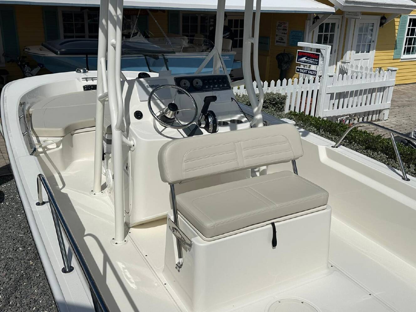 A photo of this 2026 Boston Whaler 190 Montauk