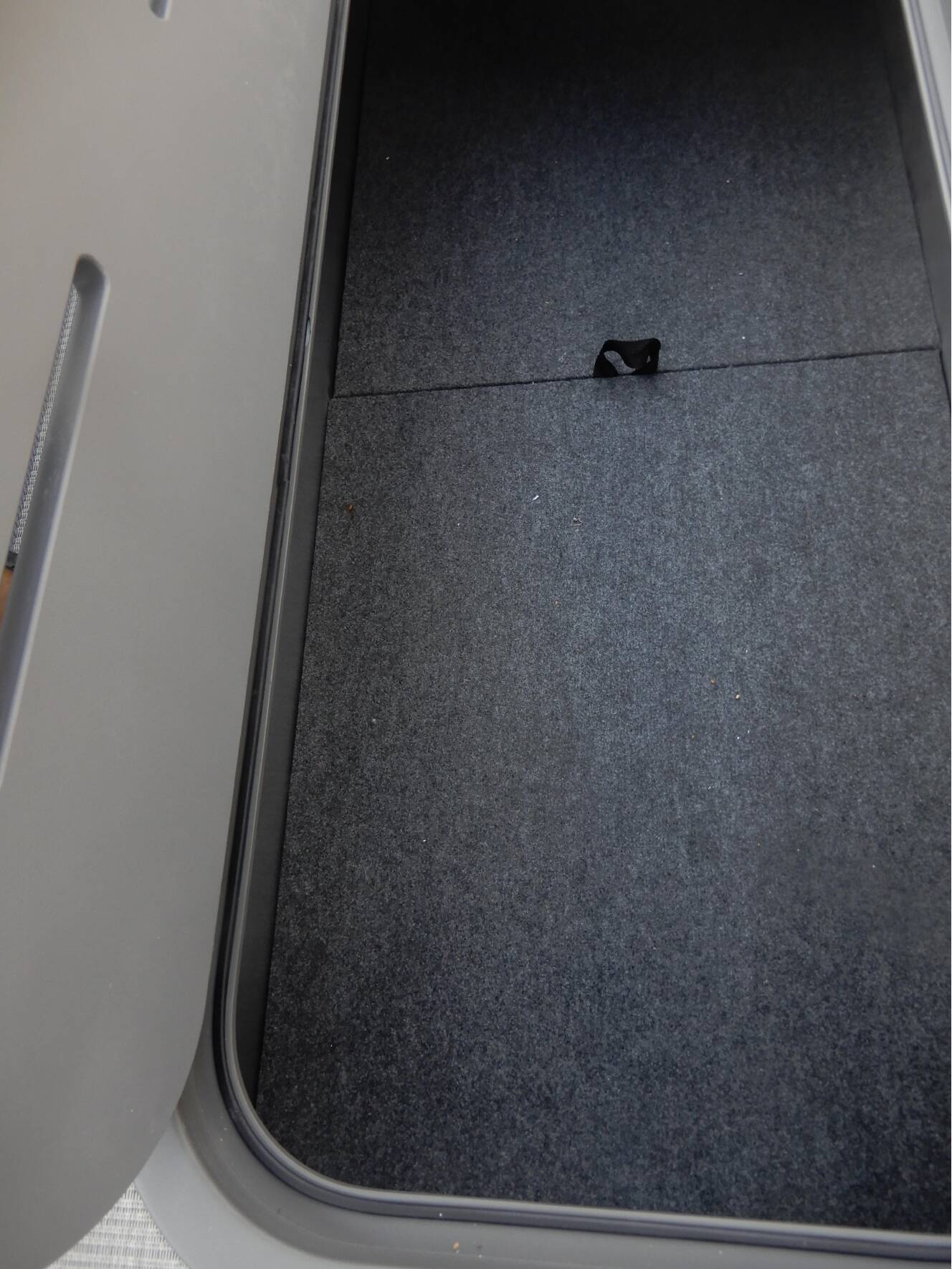 A photo of this 2025 Suncatcher FUSION 322C