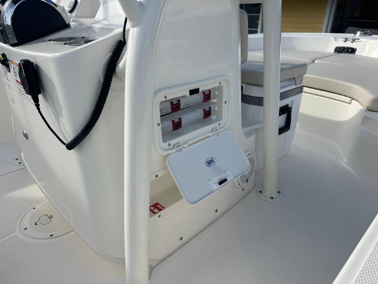 A photo of this 2026 Boston Whaler 190 Montauk
