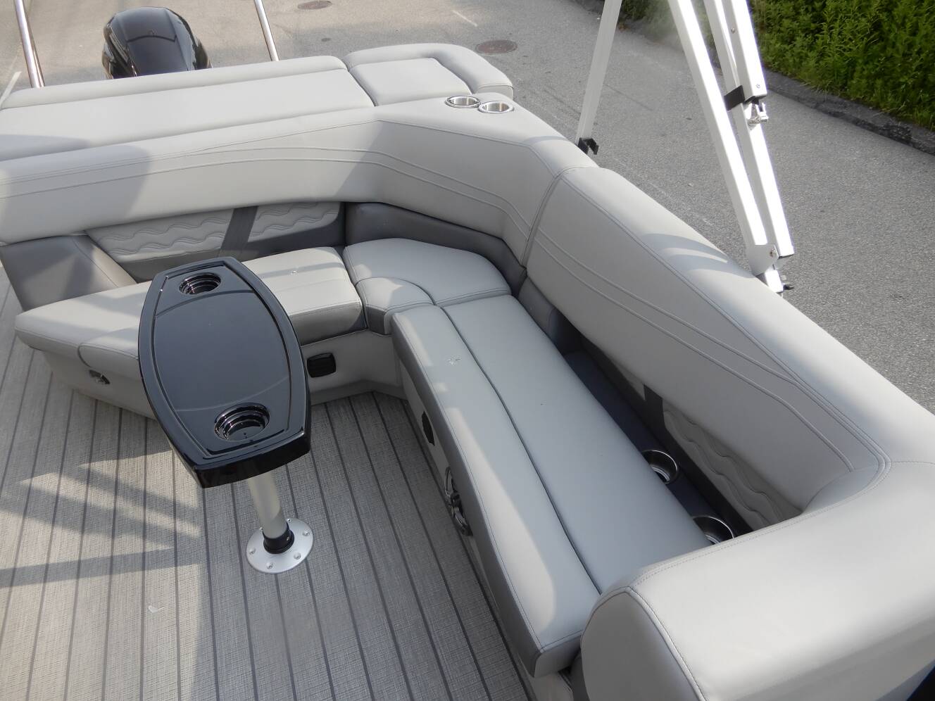 A photo of this 2025 Suncatcher FUSION 322C
