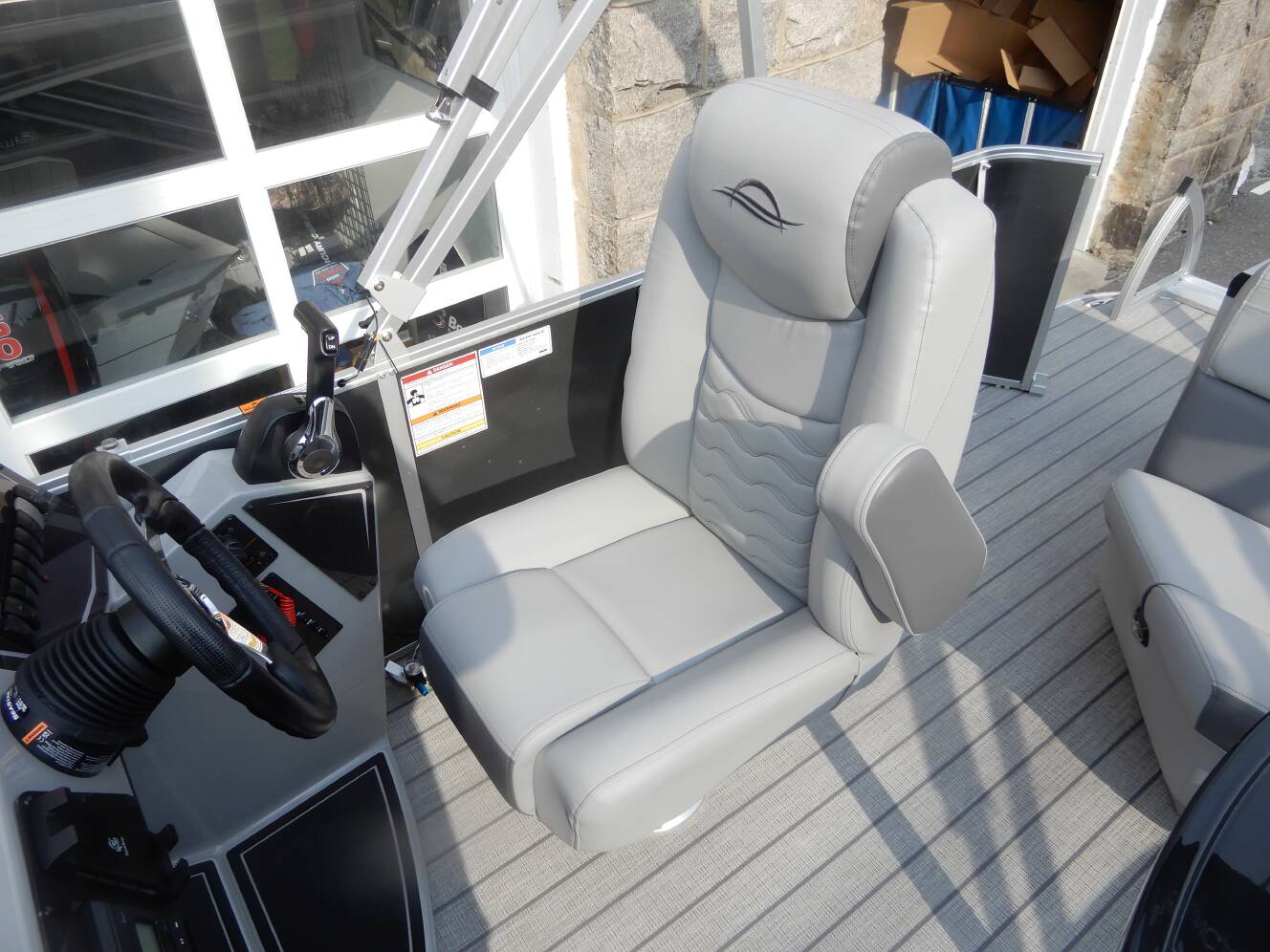 A photo of this 2025 Suncatcher FUSION 322C