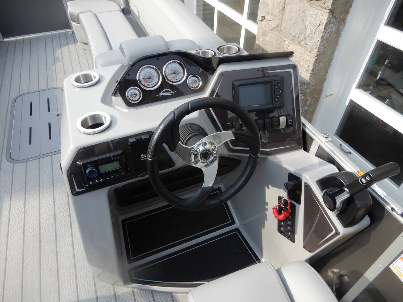 A photo of this 2025 Suncatcher FUSION 322C