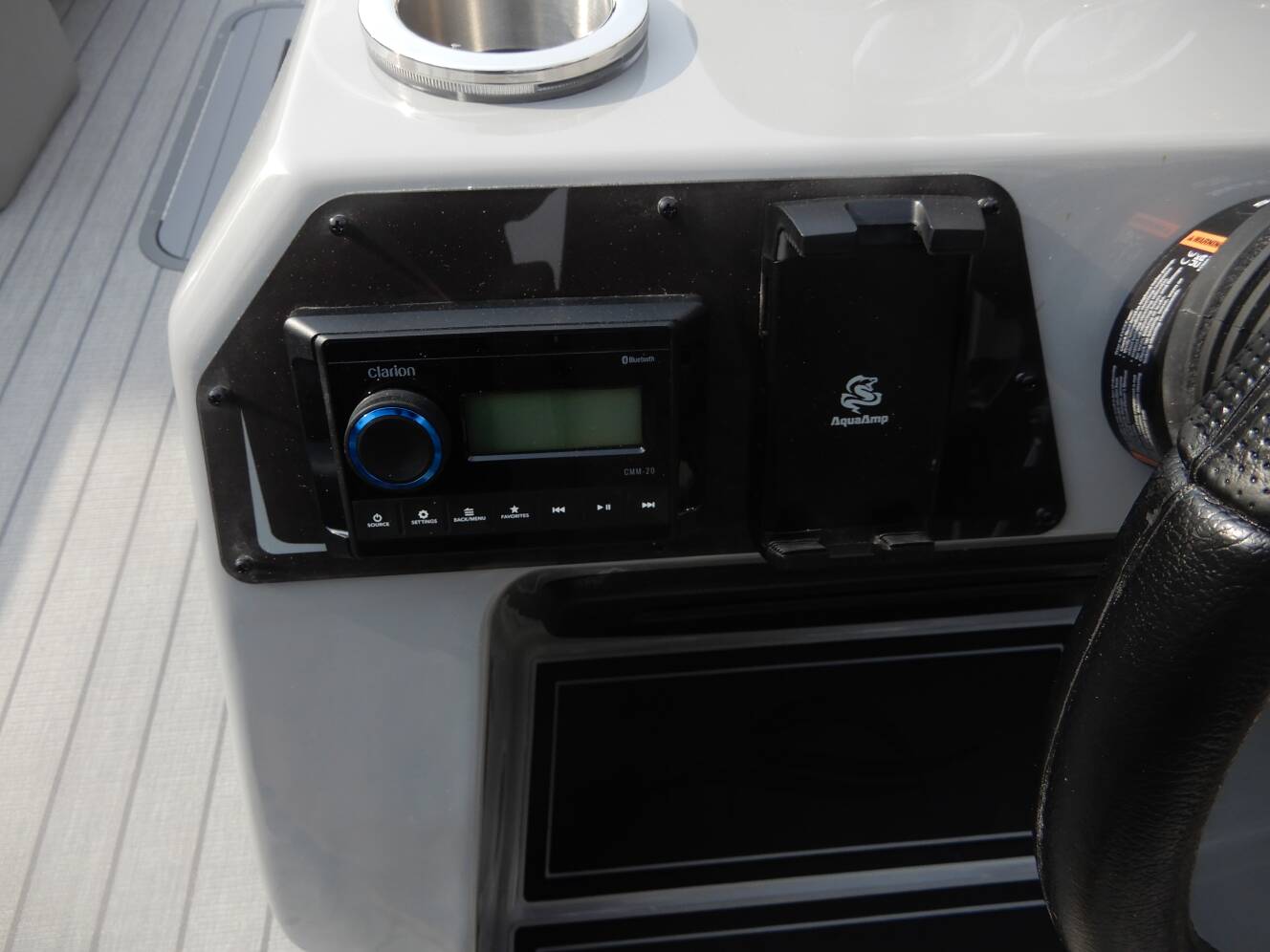 A photo of this 2025 Suncatcher FUSION 322C