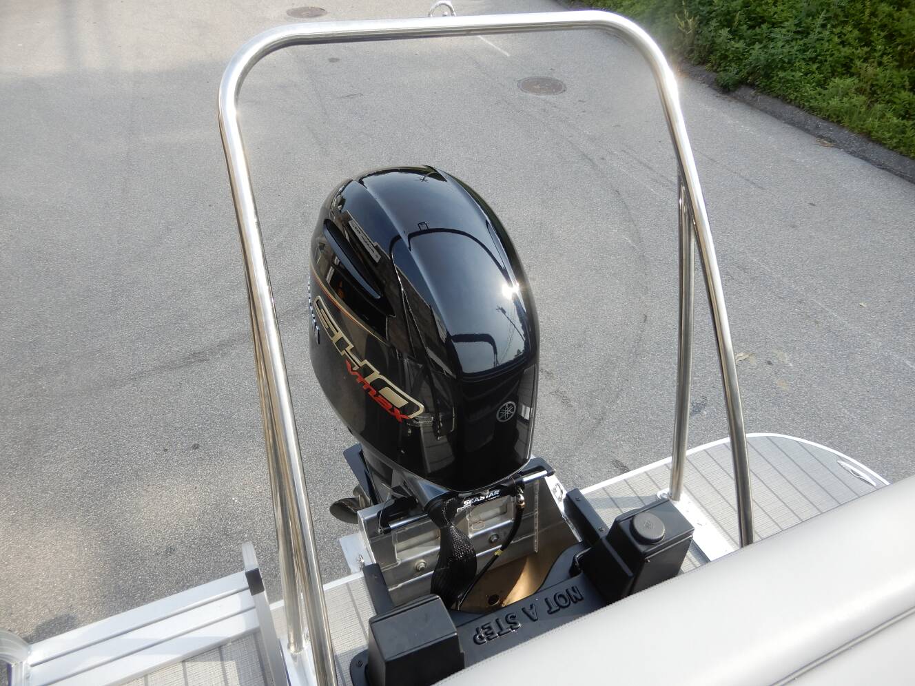 A photo of this 2025 Suncatcher FUSION 322C