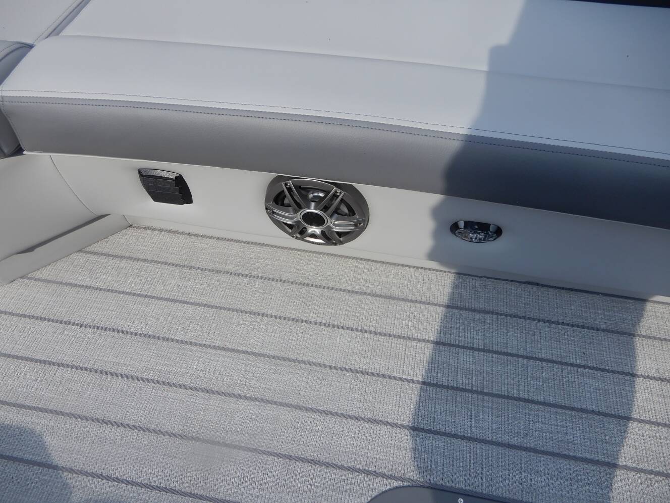 A photo of this 2025 Suncatcher FUSION 322C