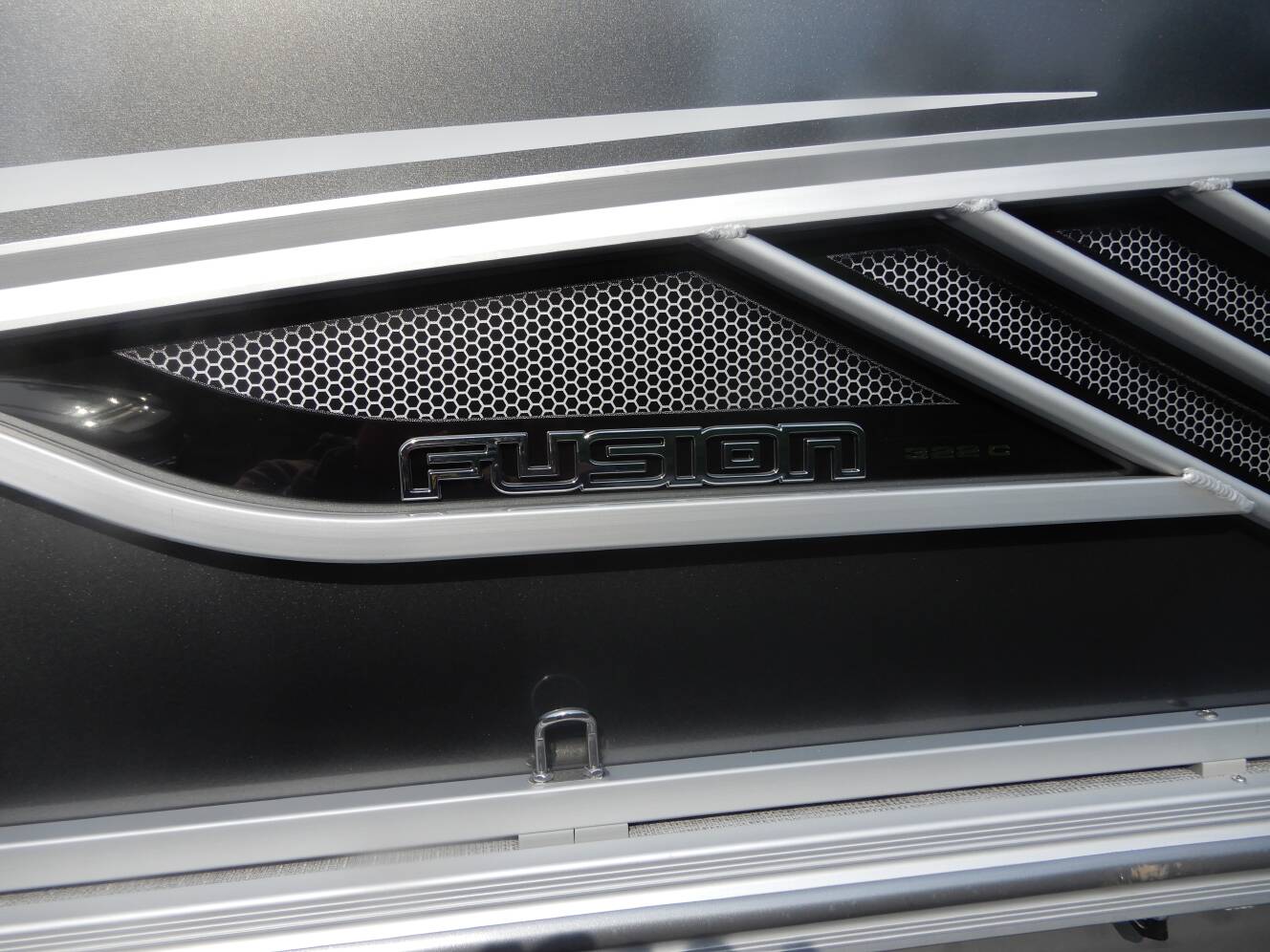 A photo of this 2025 Suncatcher FUSION 322C