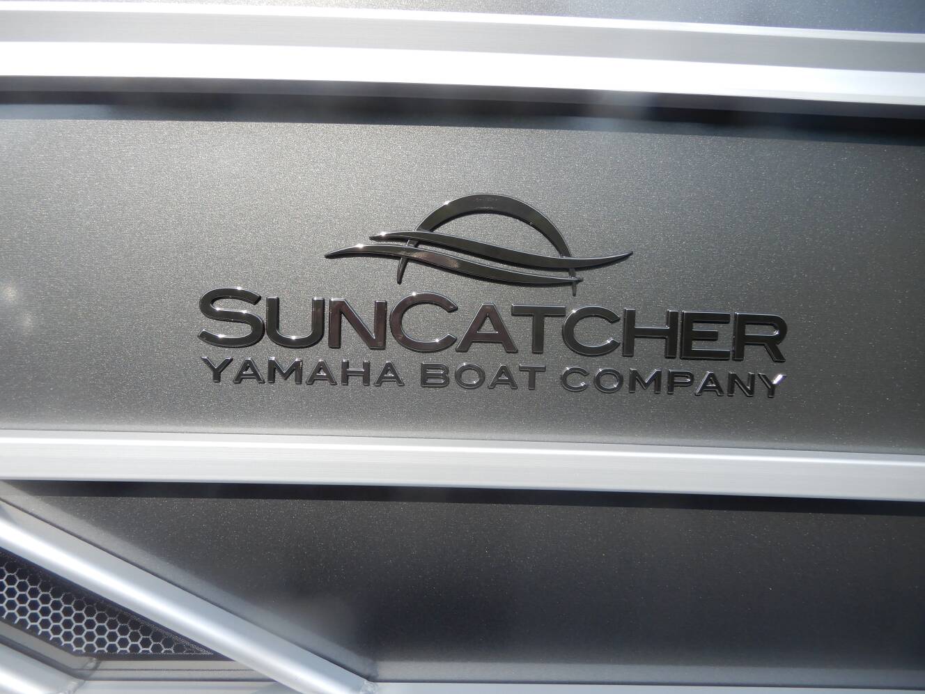 A photo of this 2025 Suncatcher FUSION 322C