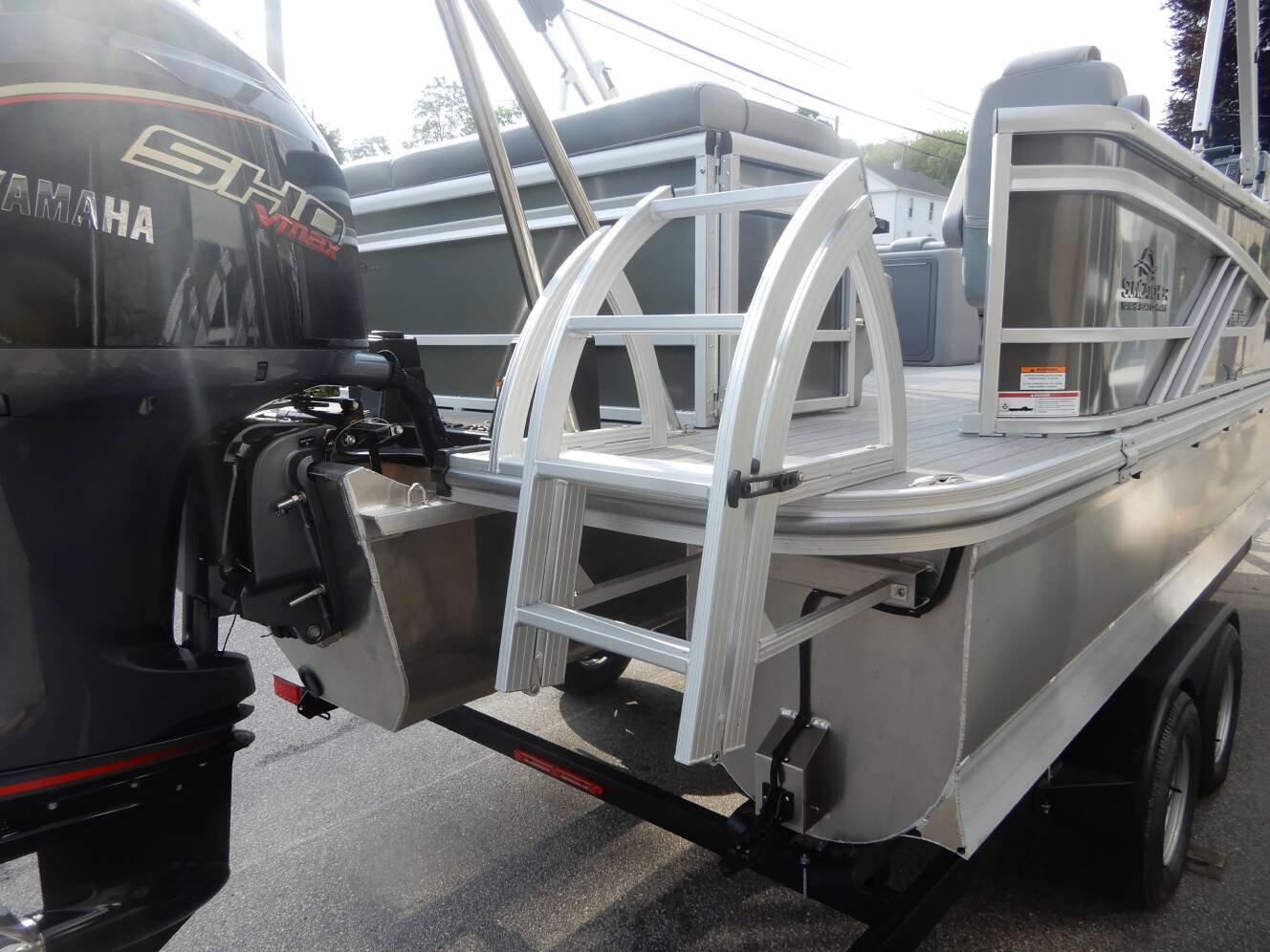 A photo of this 2025 Suncatcher FUSION 322C